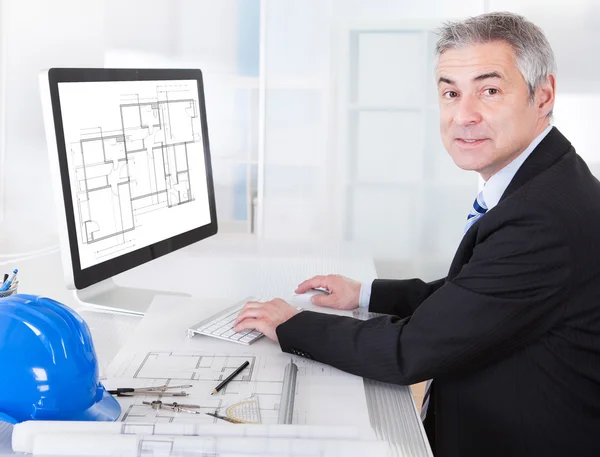 Mature Architect Male Working At The Desk — Stock Photo, Image