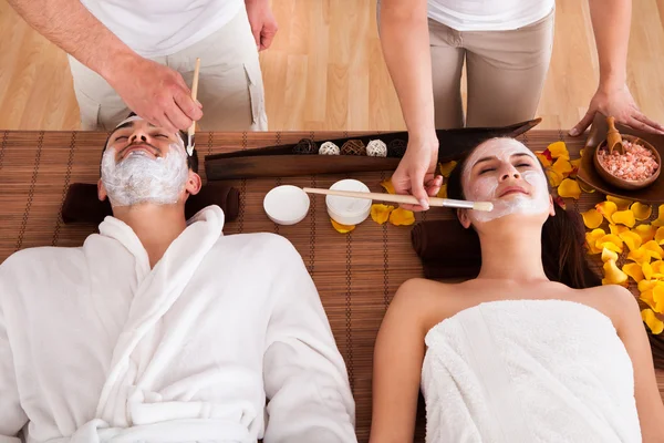 Couple With Face Mask In Spa Centre — Stock Photo, Image