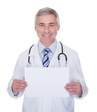 erkek doktor afişini holding portresi