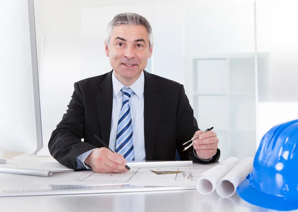 Mature Architect Male Working At The Desk — Stock Photo, Image