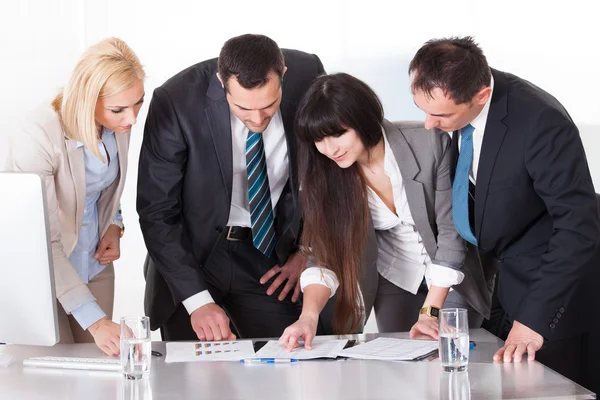 Empresa trabalhando em conjunto — Fotografia de Stock