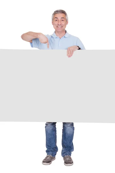 Homem Apresentando Placard em Branco — Fotografia de Stock