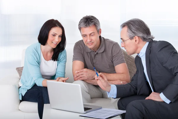 Couple Meeting Consultant — Stock Photo, Image