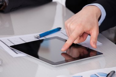 ofiste çalışan iş adamları