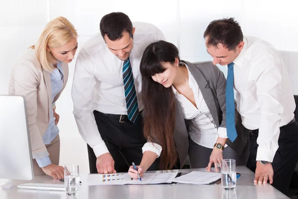 Empresa trabalhando em conjunto — Fotografia de Stock