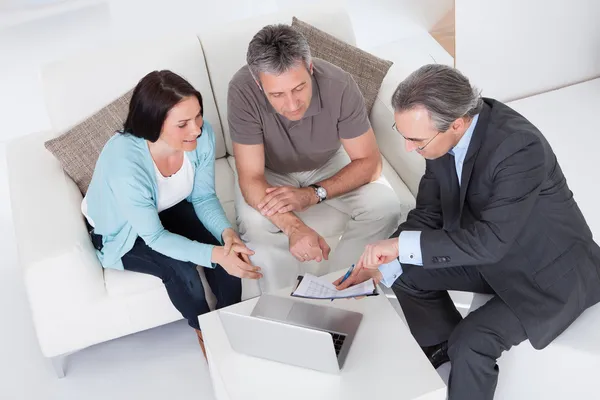 Couple Meeting Consultant — Stock Photo, Image