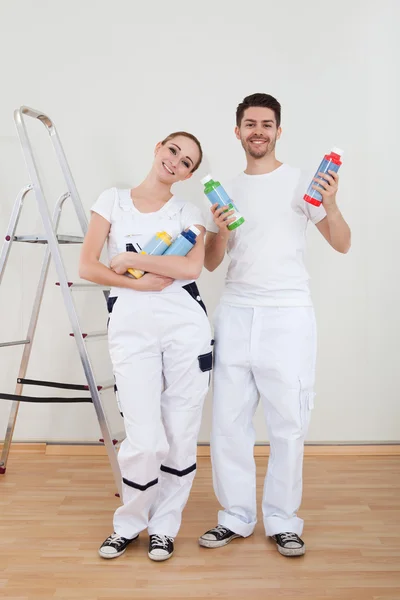 Young Couple Holding Paint Roller — Stock Photo, Image