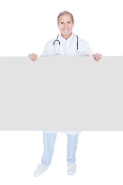 Olgun doktor holding tasarlamak