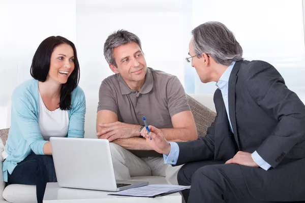 Couple Meeting Consultant — Stock Photo, Image