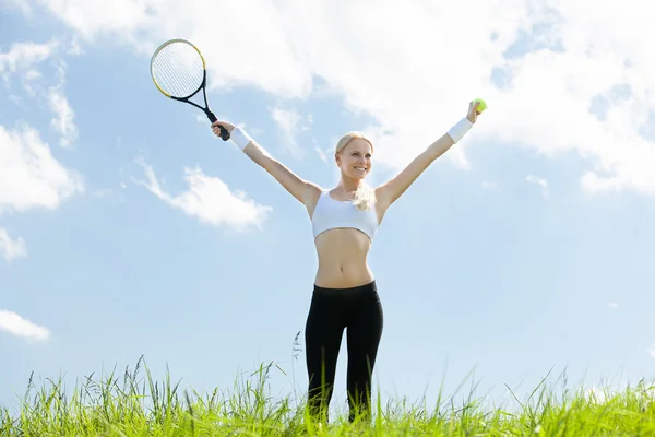 若い女性のテニス選手の肖像画 — ストック写真