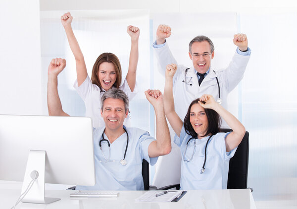 Grupo de médicos felices — Foto de Stock