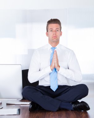 işadamı pratik yoga