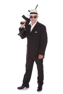 Olgun işadamı holding silahı