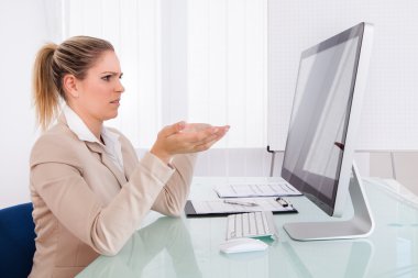 iş kadını bilgisayar el hareketi adlı arıyorsunuz