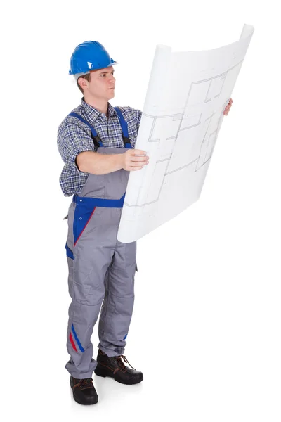 Architect looking at blue print — Stock Photo, Image