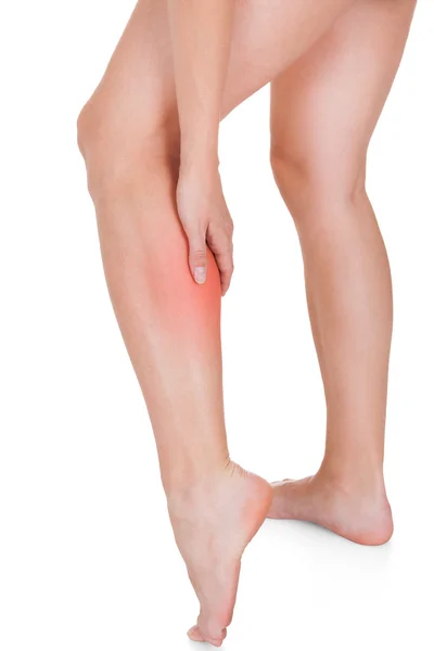 Mulher com lesão na perna — Fotografia de Stock