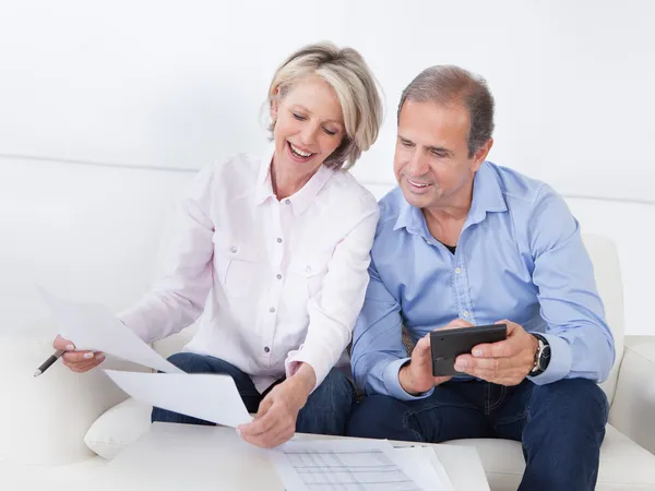 Retrato de um casal desfrutando de sucesso — Fotografia de Stock