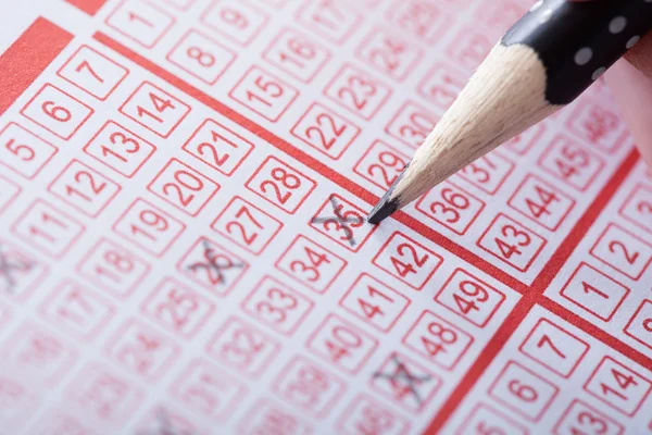 Person Marking Number On Lottery Ticket — Stock Photo, Image