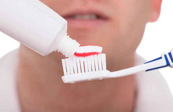 Macho con cepillo de dientes y pasta de dientes —  Fotos de Stock