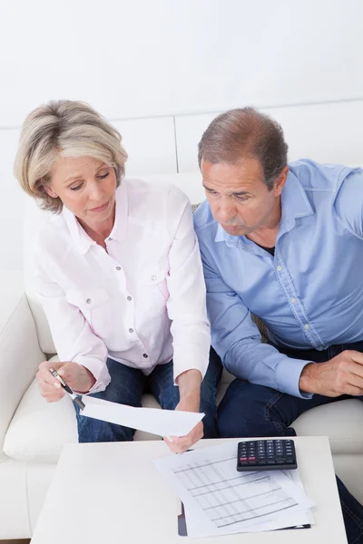 Shocked Couple Looking At Bill — Stock Photo, Image