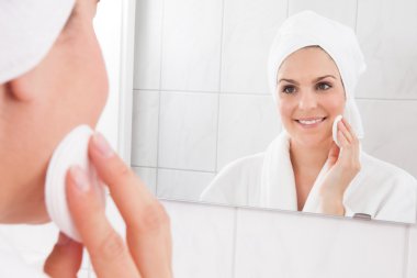 genç kadın yüz Temizleme