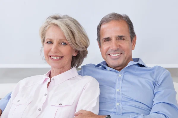 Retrato de pareja adulta — Foto de Stock