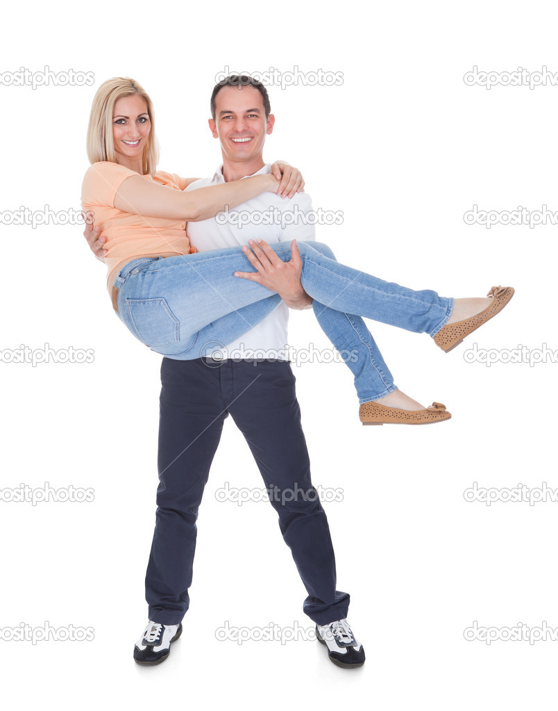 Парень имеет подружку на деревянном столе Парень имеет подружку на деревянном столе