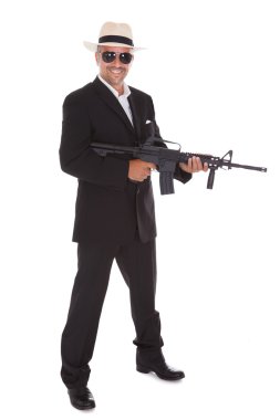 Olgun işadamı holding silahı