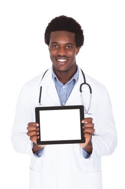 Dijital Tablet kullanan Erkek Doktor