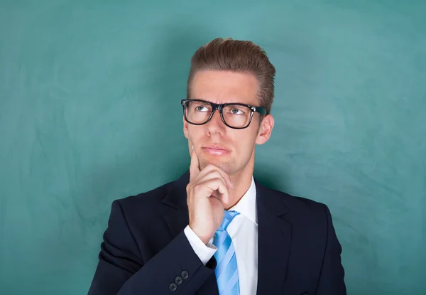 Retrato de profesor masculino reflexivo — Foto de Stock