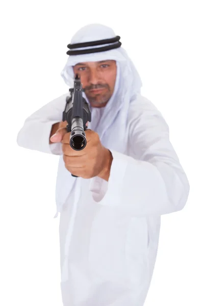 Gammal Islamisk Man Håller Gun Över Vit Bakgrund — Stockfoto