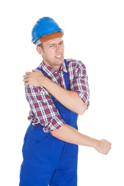 Retrato de um trabalhador com dor no ombro — Fotografia de Stock