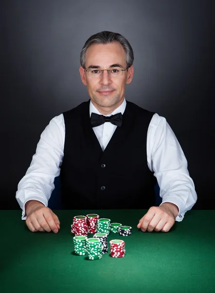 Porträt eines Croupier — Stockfoto