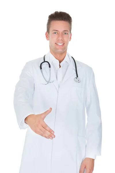 Retrato de joven médico masculino — Foto de Stock