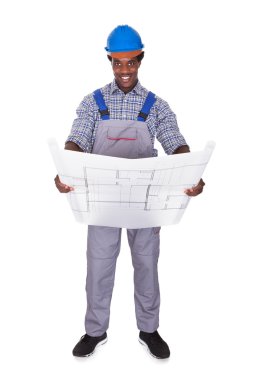 erkek craftsman holding blueprint
