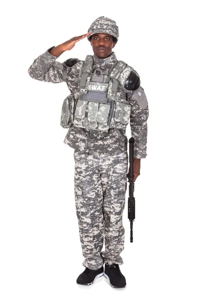 Soldat salutera — Stockfoto