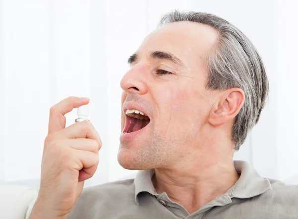 Man applying Fresh breath spray — Stock Photo, Image