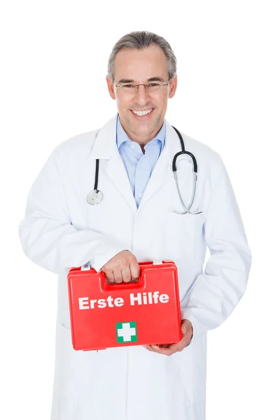 Feliz doctor masculino llevando un botiquín portátil de primeros auxilios —  Fotos de Stock