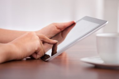 kadın ve Kupası dijital tablet