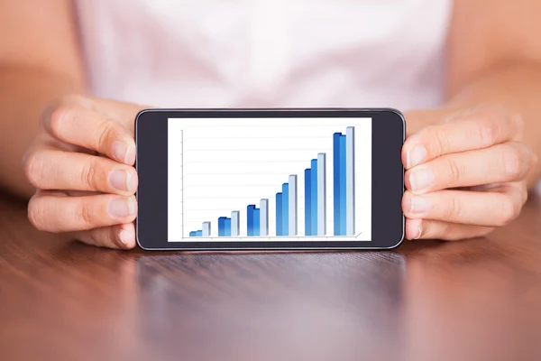 Businesswoman With Mobile Phone Showing Graph — Stock Photo, Image