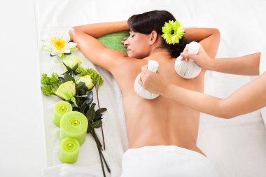 Spa genç kadın