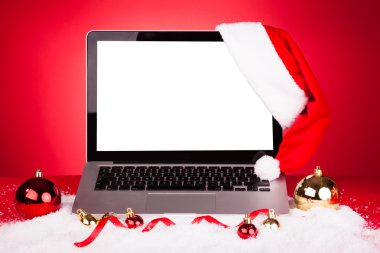 Noel Baba şapkası ile dizüstü bilgisayar