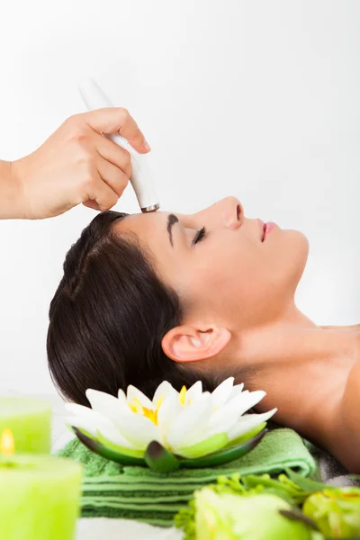 Woman Getting A Face Treatment — Stock Photo, Image