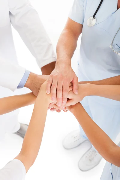 Lekarze układanie rąk — Zdjęcie stockowe