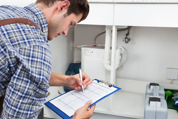 Young Plumber With Clip Board — Stock Photo, Image