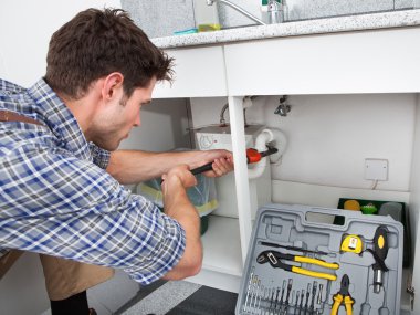 Tesisatçı sabitleme lavabo mutfak
