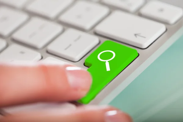 Hand On Green Search Button — Stock Photo, Image