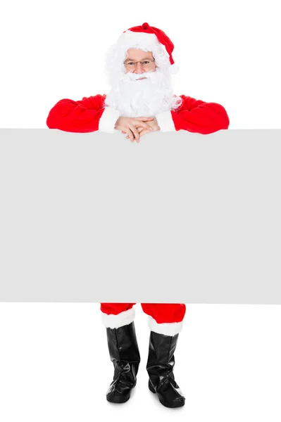 Retrato de un santa sosteniendo pancarta en blanco —  Fotos de Stock