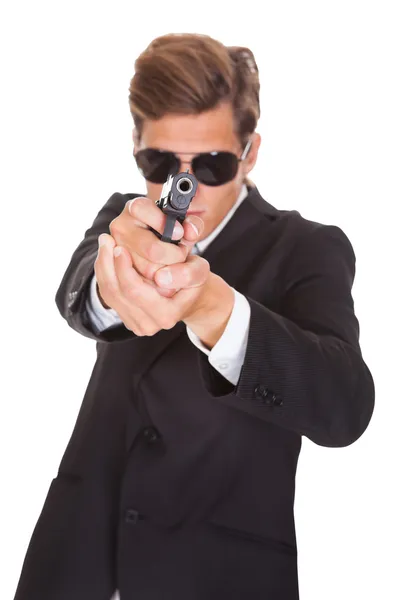 Agente secreto apontando com arma — Fotografia de Stock