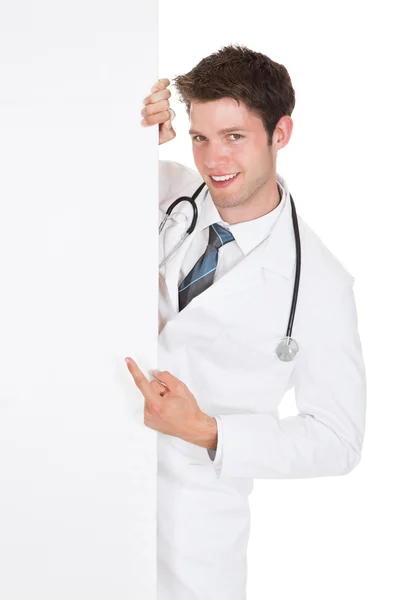 Portret van een gelukkige dokter — Stockfoto
